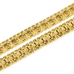 Bracelets géométriques dorés style montre avec une finition en métal poli brillant