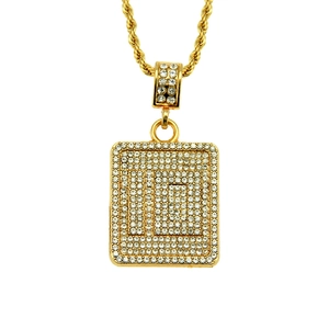 Collier hip hop plaqué or avec pendentif numéro 10 serti et chaîne torsadée