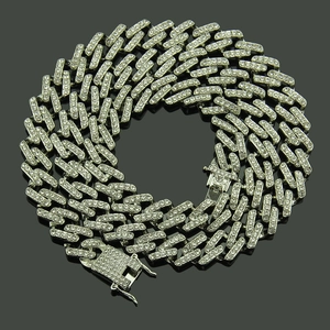 Collana cubana da uomo in argento con zirconi micro-pave su superficie a specchio lucida