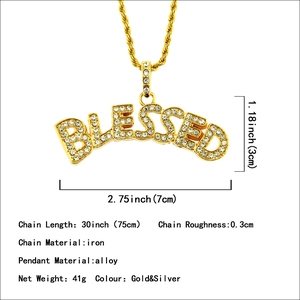Collier hip hop avec pendentif BLESSED et strass brillants sur une chaîne de corde dorée