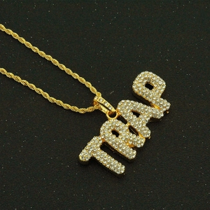 Collana con ciondolo TRAP hip hop finitura dorata con strass brillanti incastonati