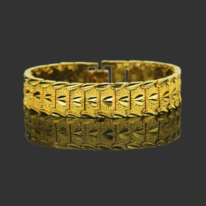 Men's hip hop gold bracelet with heart patterns and textured wide modular links