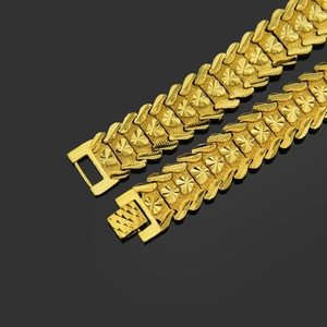 Bold hip hop golden scale chain bracelet for men with secure folding clasp closure