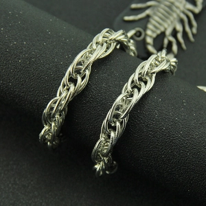 Chaîne de pantalon punk avec pendentif scorpion argenté et gros maillons en métal
