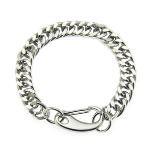 Bracelet gourmette en acier inoxydable argenté poli avec un fermoir mousqueton