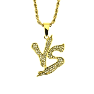 Collier hip hop plaqué or avec pendentif VS serti de strass et chaîne de corde