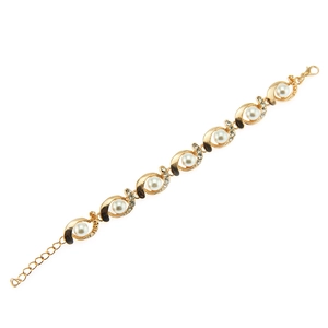 Elegant gold-tone link bracelet with white pearls and small diamonds in a minimalist style