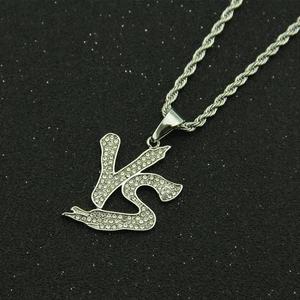 Collier hip hop argenté avec pendentif lettre VS serti de cristaux et chaîne corde épaisse