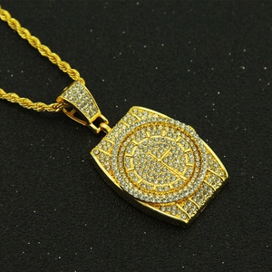 Collier hip-hop doré avec pendentif rectangulaire serti de cristaux et chaîne corde