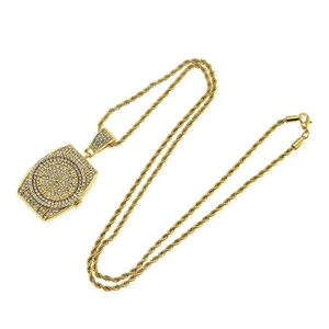 Collier hip hop doré avec pendentif montre orné de cristaux de zircone cubique blancs