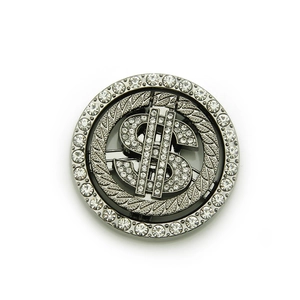Vue détaillée d'un accessoire rotatif dollar en métal noir avec strass et motifs