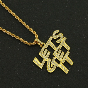 Hiphop-Halskette mit goldener Beschichtung, dreireihigen Strasssteinen und Kordelkette
