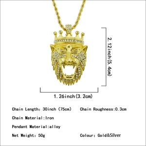 Goldene Löwenkopf Krone Halskette mit Strasssteinen und 75 cm langer Kordelkette