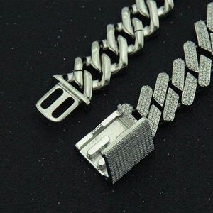 Collier cubain hip-hop pour homme avec maillons polis et trois rangées d'oxydes de zirconium
