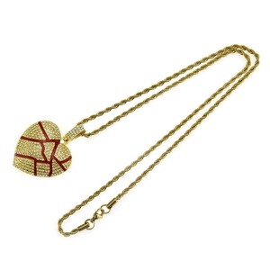 Collier hip hop avec chaîne torsadée dorée et pendentif cœur brisé serti de cristaux brillants