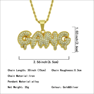 Collier avec pendentif GANG style hip hop plaqué or avec strass brillants incrustés