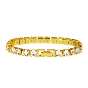 Détail d'un bracelet de tennis doré avec cristaux ronds et fermoir à cliquet robuste