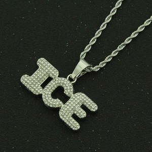 Pendentif lettre ICE hip hop argenté avec strass brillants sur chaîne torsadée