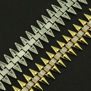 Ensemble de bracelets punk à pointes en métal argenté et rivets dorés avec diamants