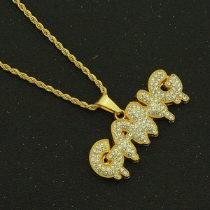 Pendentif lettre GANG plaqué or avec strass brillants et chaîne de style corde
