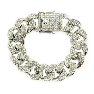 Bracelet Cuban Link de 20mm pour homme serti de strass avec fermoir boîte sur fond blanc