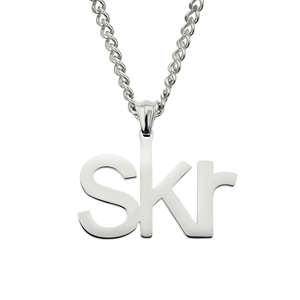 Détail du pendentif lettre Skr en argent avec chaîne mors de style hip-hop polie