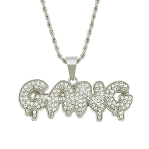 Pendentif lettre GANG style hip hop avec strass brillants sur chaîne torsadée