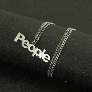 Collier à chaîne gourmette en acier inoxydable argenté avec pendentif lettre 'People'
