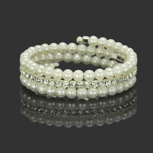 Elegant multi-layer spiral pearl bracelet with sparkling rhinestone inlay for women