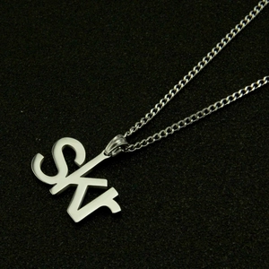 Collier hip hop en acier titane argenté avec pendentif lettres SKT et chaîne cubaine