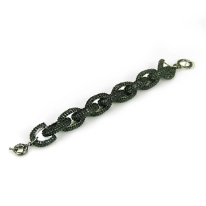 Vue détaillée du bracelet à chaîne cubaine noire serti de cristaux et double fermoir