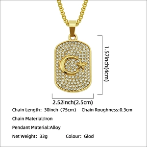 Collier hip-hop doré avec pendentif rectangulaire étoile et lune serti de strass brillants