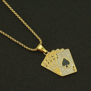 Collier hip hop plaqué or avec pendentif cartes de poker serti de strass brillants