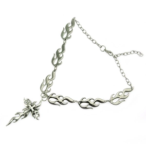 Collier avec pendentif croix style punk et chaîne à maillons flamme en argent unisexe