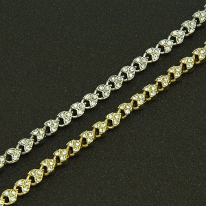 Élégant bracelet en forme de cœur orné de strass brillants en finitions dorée et argentée