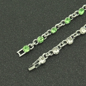 Bracciali a cuore scintillanti con cristalli verde smeraldo e trasparenti su catena d'argento