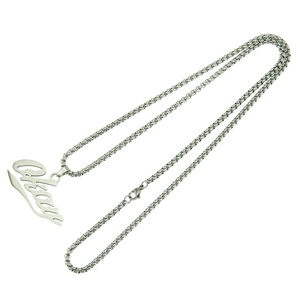 Collana minimalista in acciaio argento con ciondolo Okay e design a linea curva