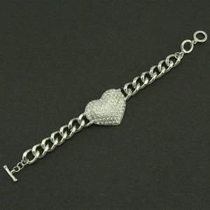 Bracelet hip hop en argent avec un grand pendentif cœur en strass et fermoir en T pour femmes