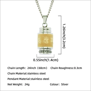 Détails techniques du pendentif cylindre en acier inoxydable avec gravure et chaîne de 60 cm