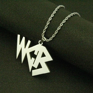 Collana con ciondolo in acciaio al titanio e catena a corda ritorta stile hip hop