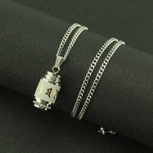Chaîne gourmette en acier inoxydable avec pendentif cylindrique mantra sanskrit