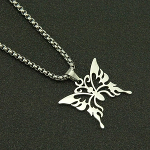 Collier unisexe avec pendentif papillon évidé en acier inoxydable argenté