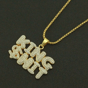 Collana hip-hop dorata con ciondolo a lettere KING SHIT decorata con strass lucidi
