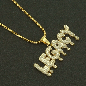 Collier hip hop doré avec pendentif Legacy en lettres coulantes serti de cristaux