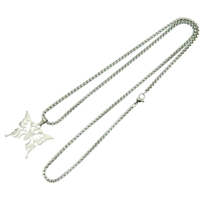 Collier avec pendentif papillon en acier inoxydable poli au style punk moderne