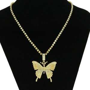 Halskette mit Schmetterling Anhänger und Tennis Kette in Gold für Damen, besetzt mit Steinen