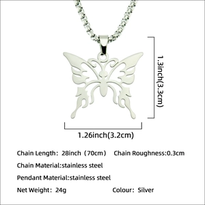 Collier pendentif papillon évidé en acier inoxydable argenté avec dimensions et détails