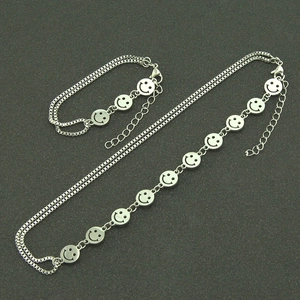 Ensemble collier et bracelet minimaliste avec pendentifs smiley en acier argenté poli