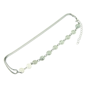 Collier minimaliste argenté avec pendentif smiley et chaîne demi-asymétrique