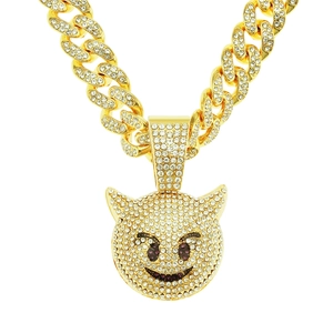 Collier gourmette dorée hip hop avec pendentif monstre smiley démon strassé
